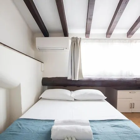 Cozy Near מילאנו